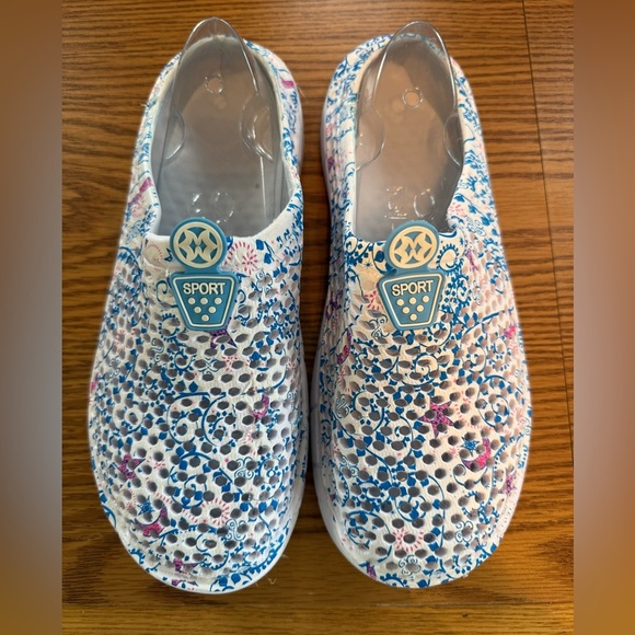 Sporto Shoes - Women’s Sport 8.5 Water/Beach/Every Day Shoes - Blue and Pink Pattern